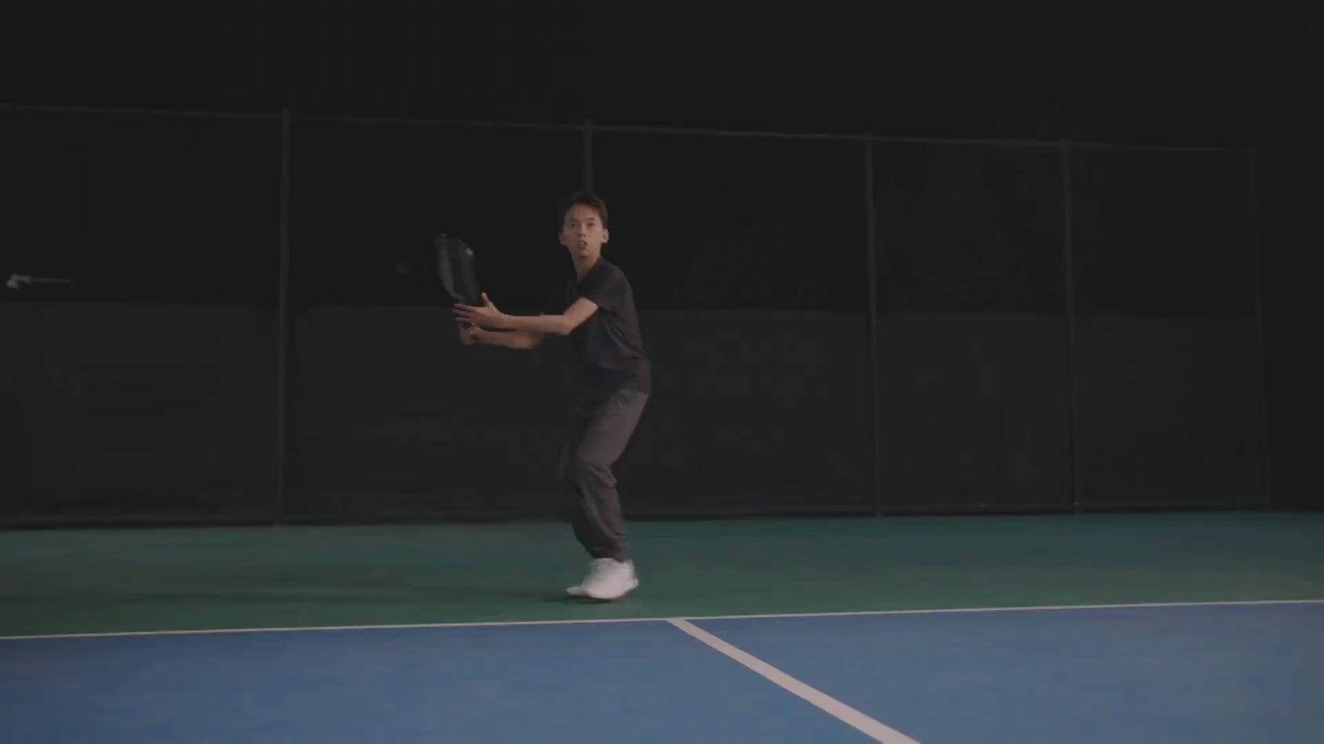 Tenniix-世界初カメラ追跡ポータブルAIテニスロボット